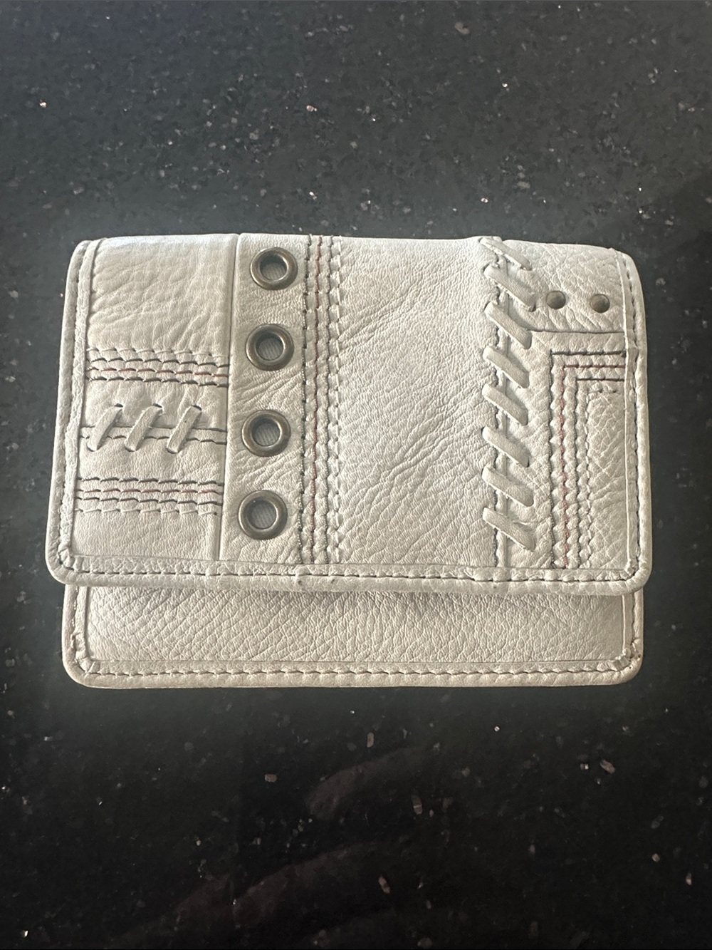 Fossil Maddox Cream Leather Trifold Wallet